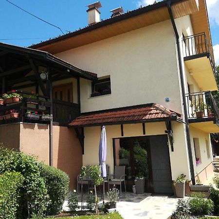 Kuca Maric Mackat Acomodação com café da manhã Exterior foto