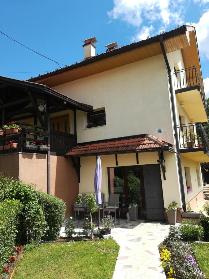 Kuca Maric Mackat Acomodação com café da manhã Exterior foto