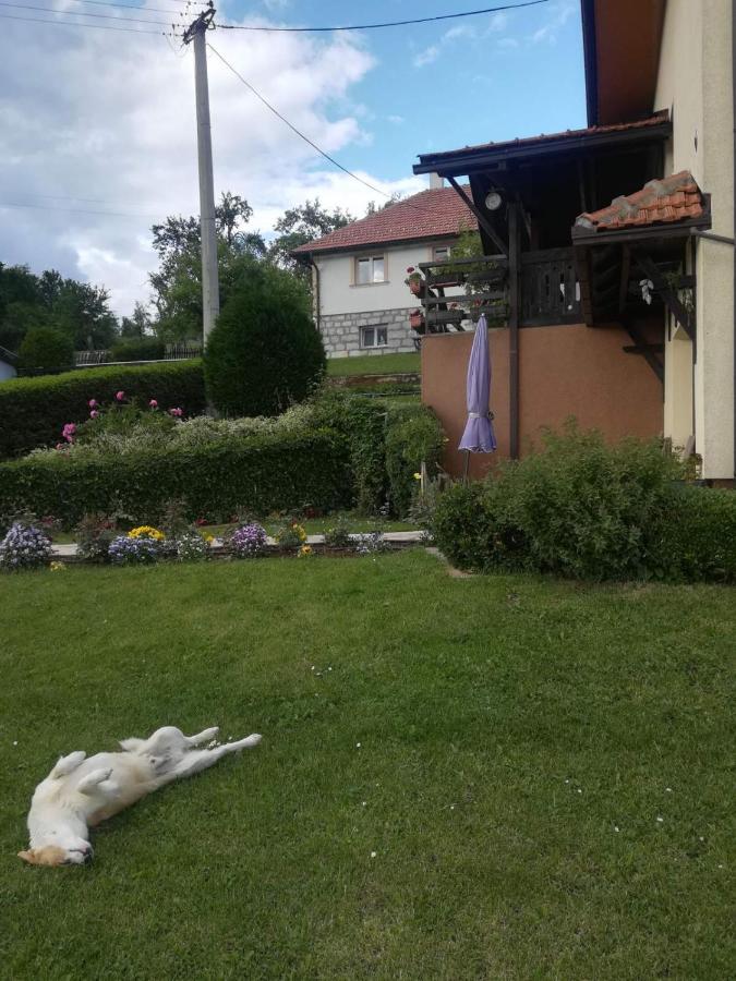 Kuca Maric Mackat Acomodação com café da manhã Exterior foto